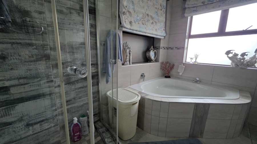 3 Bedroom Property for Sale in Dana Bay Western Cape